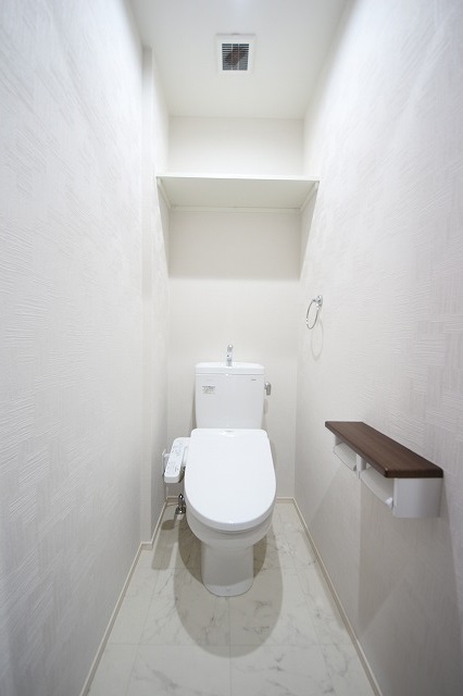 トイレ　同タイプの別部屋です。床色など現状優先
