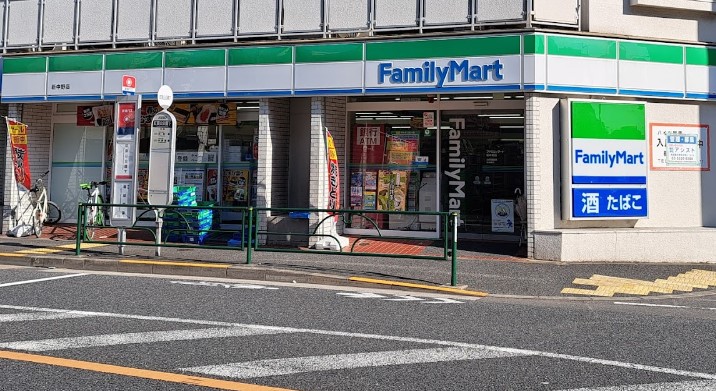 コンビニ　ファミリーマート 新中野店（コンビニ）まで304m