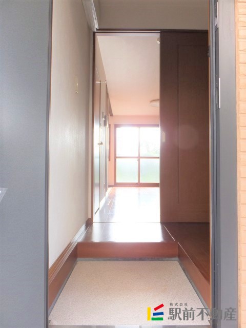 玄関　開放的な玄関からの眺め