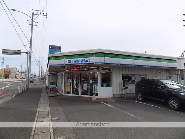 コンビニ　ファミリーマート（コンビニ）まで512m
