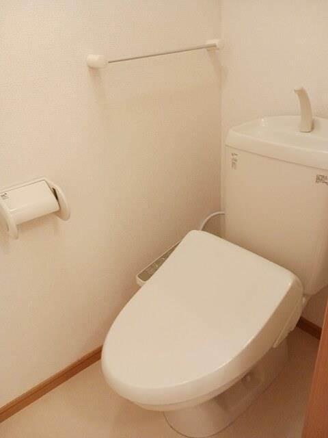 メゾン・ルミエールFのトイレ写真