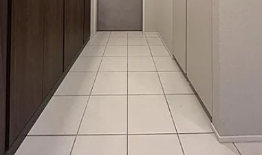 玄関　※別部屋の参考写真です。
