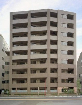建物外観　鉄筋コンクリート造のがっちりとした建物。