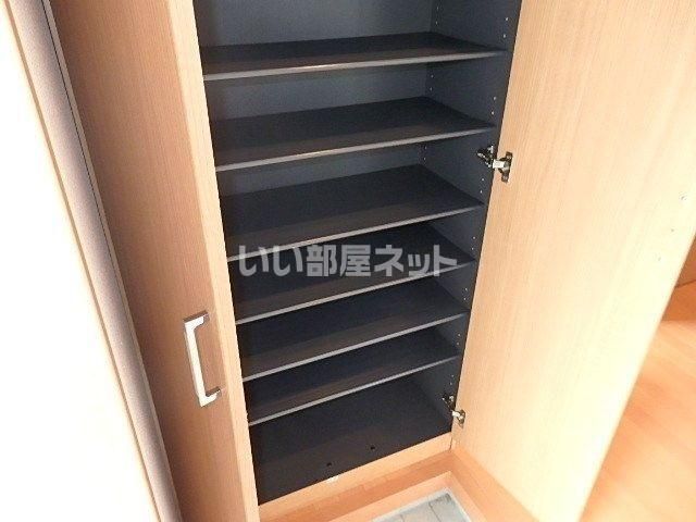 仙台市地下鉄東西線 薬師堂駅 バス乗車時間：7分 最寄りバス停で下車 徒歩1分 1階建 築15年の玄関写真