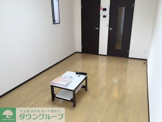 レオネクストつるせ壱番館の居間写真