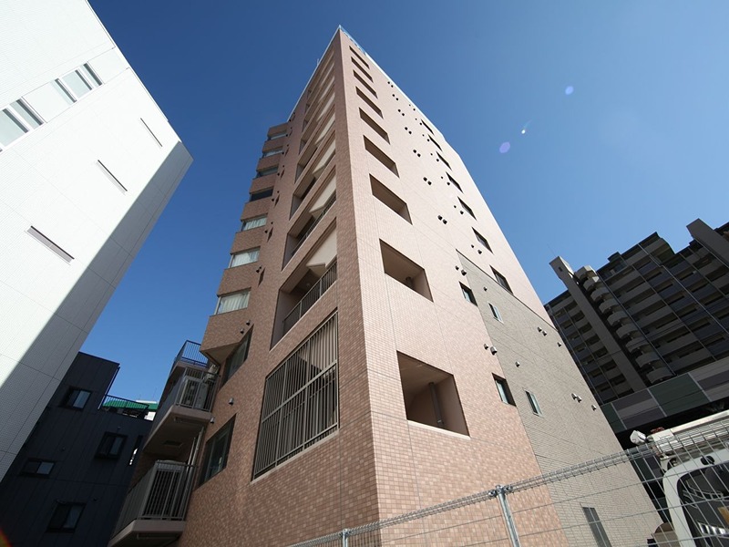 建物外観　オートロック　防犯カメラ　宅配BOX付