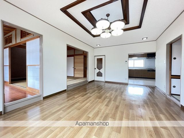 七飯町大川2丁目14番戸建の居間写真