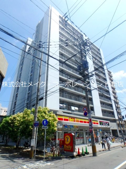 福岡市早良区西新のマンションの建物外観