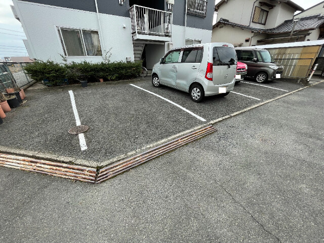 【倉敷市西岡のアパートの駐車場】