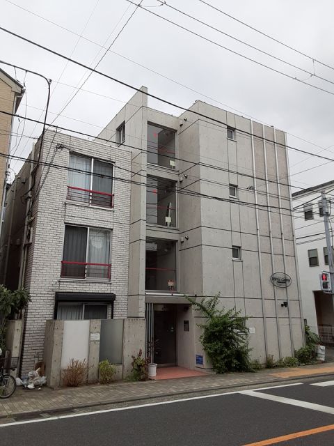 横浜市中区柏葉のマンションの建物外観