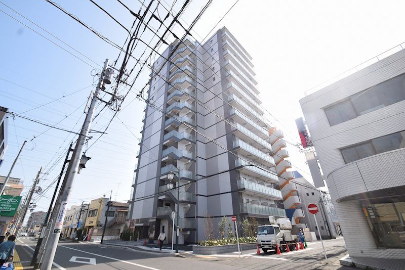 【伊勢原市桜台のマンションの建物外観】