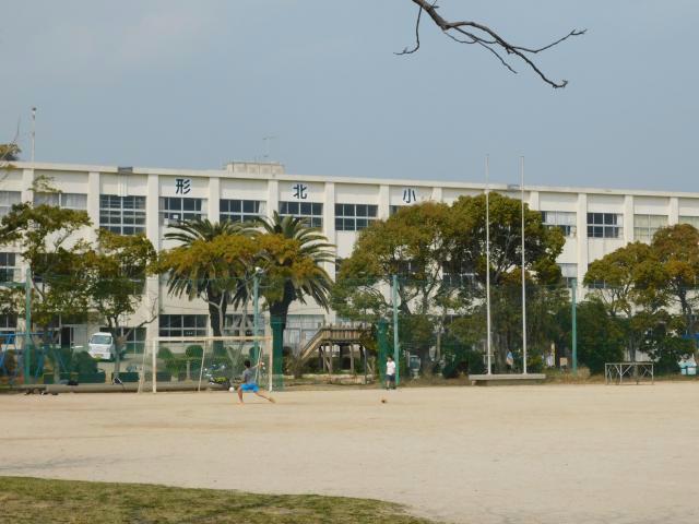 【蒲郡市金平町のアパートの小学校】