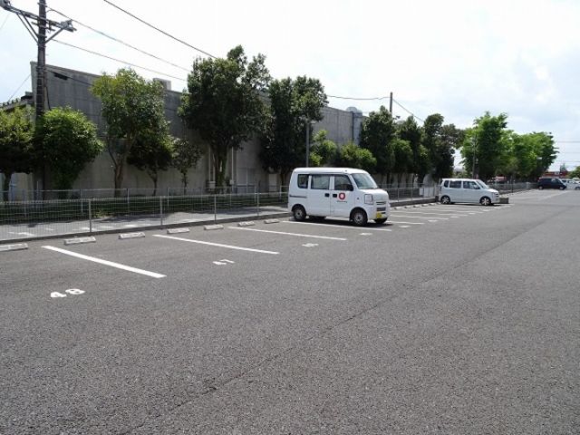 【那珂市竹ノ内のアパートの駐車場】