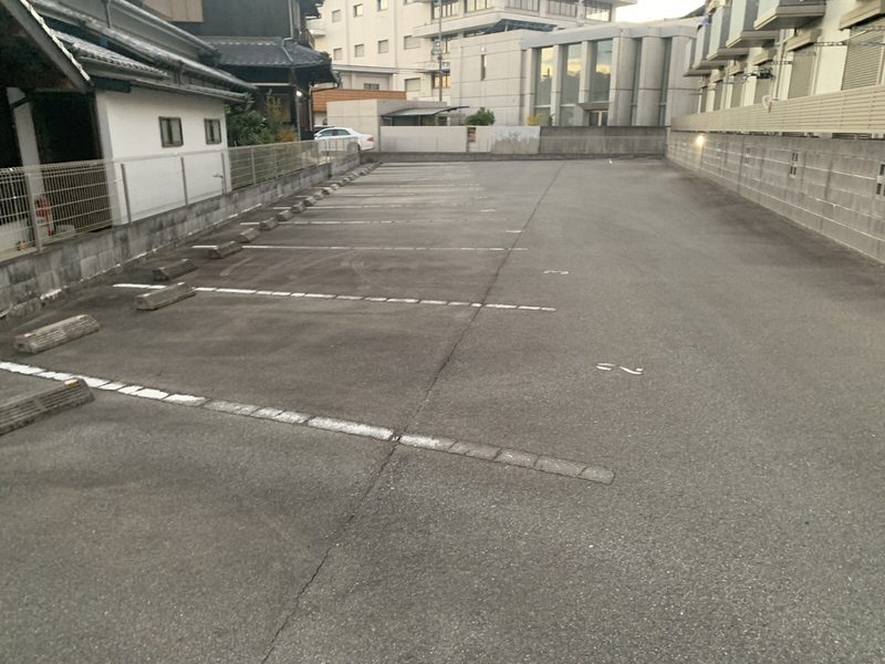 【ハイツ栗田の駐車場】