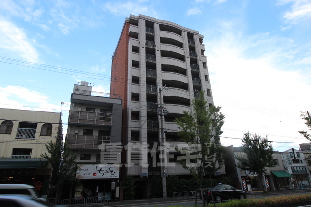 京都市下京区西七条比輪田町のマンションの建物外観