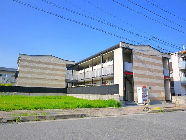 奈良市青野町のアパートの建物外観