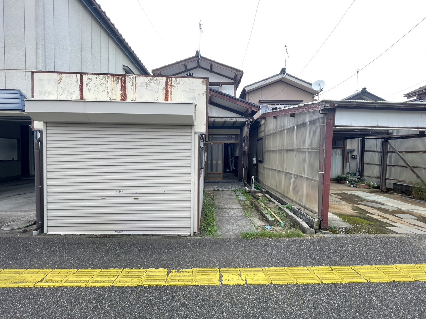 西本町一丁目　貸家の建物外観