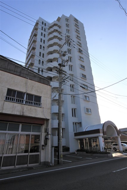 【松山市住吉のマンションの建物外観】