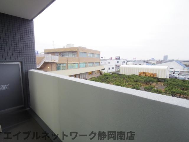 【静岡市駿河区中野新田のマンションのバルコニー】