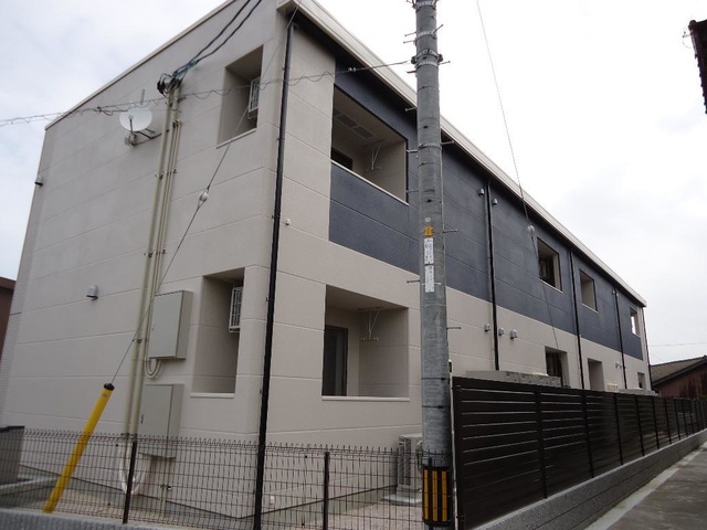 【出雲市塩冶町のアパートのエントランス】