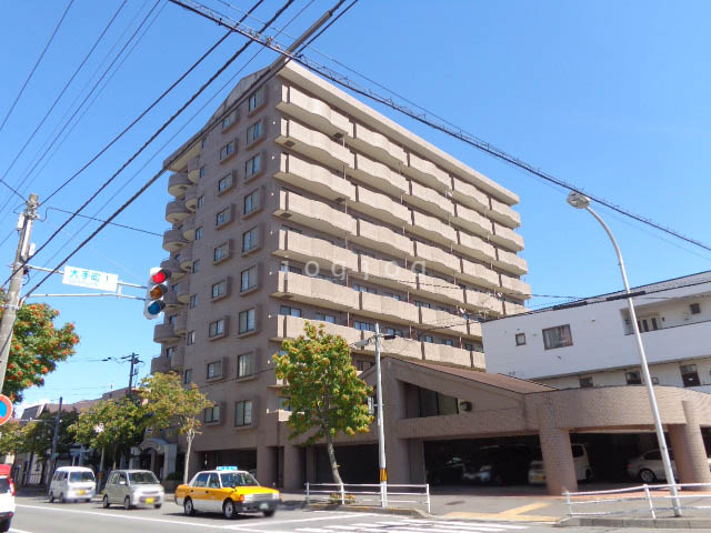 函館市栄町のマンションの建物外観