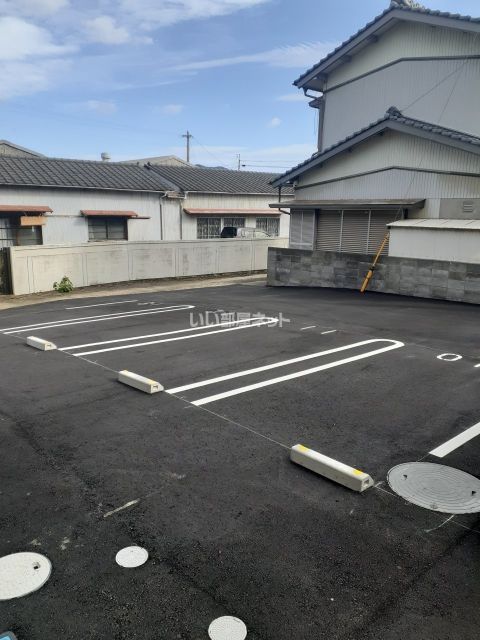 【徳島市国府町日開のアパートの駐車場】