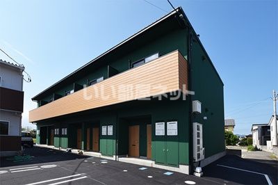 徳島市国府町日開のアパートの建物外観