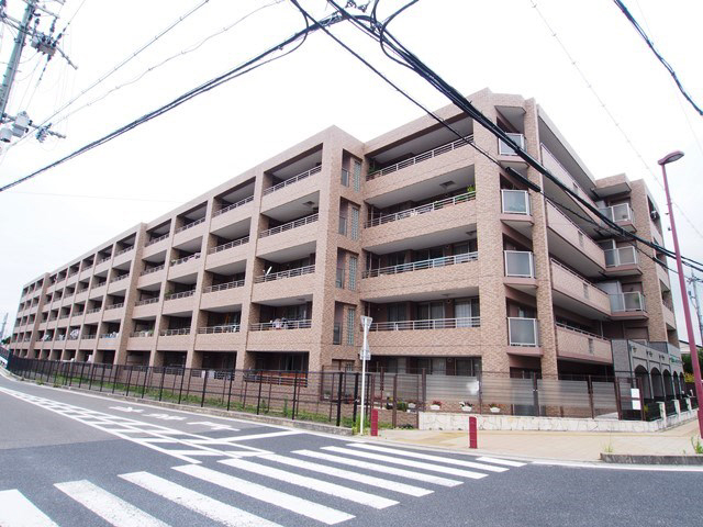 木津川市木津のマンションの建物外観