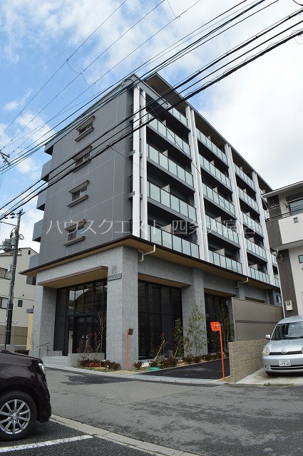 【エステムコート京都西大路の建物外観】