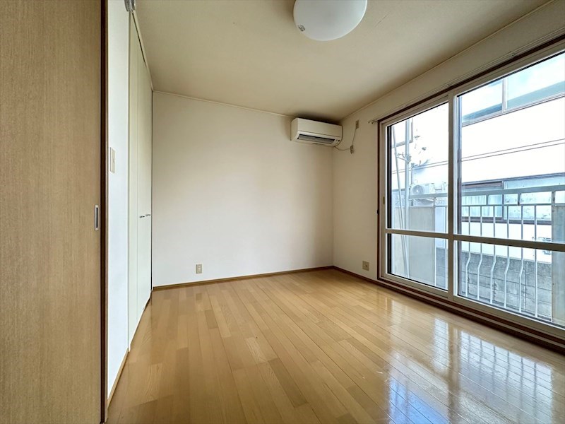 居室・リビング　洋室（6帖）の様子