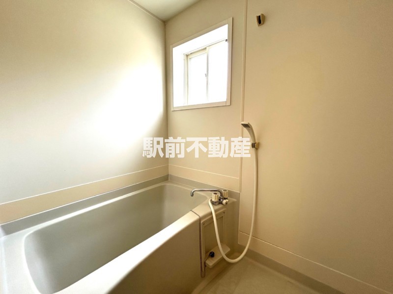 バス・シャワールーム　窓付きのお風呂☆