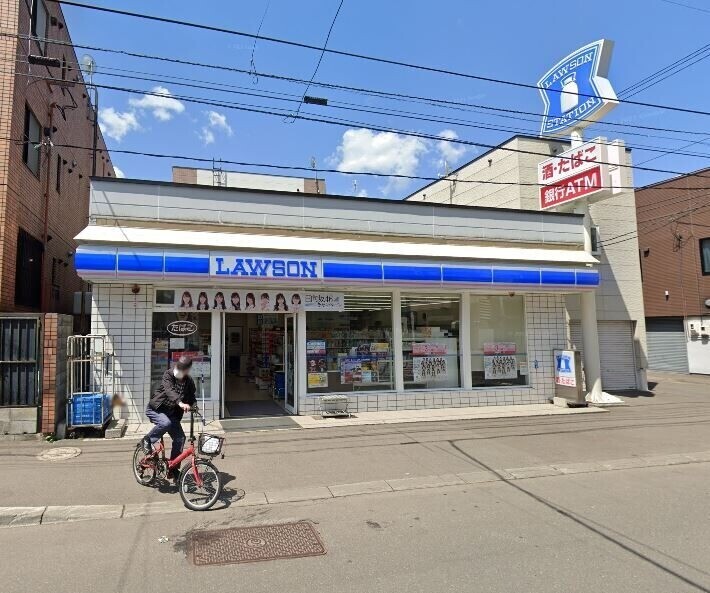 コンビニ　ローソン札幌南7条西店（コンビニ）まで123m