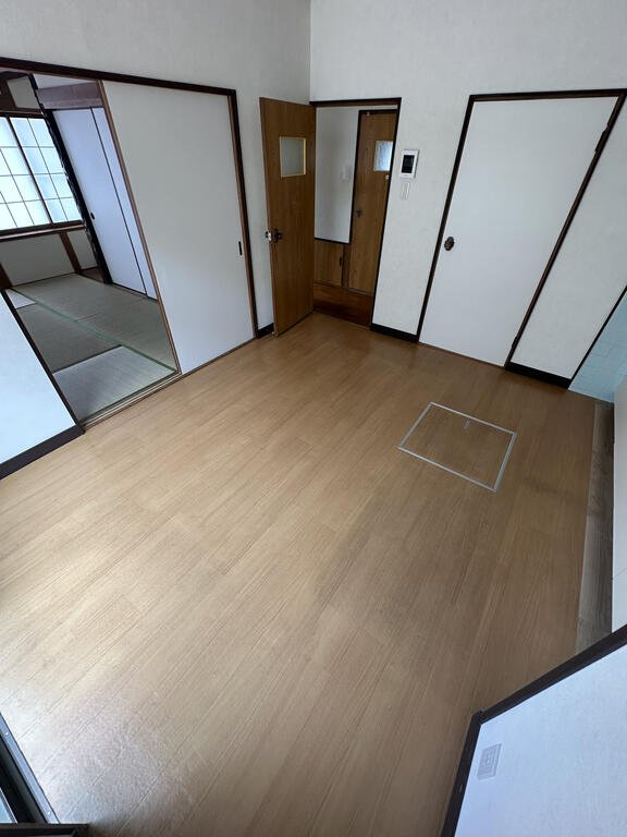 庚午中二丁目戸建の居間写真