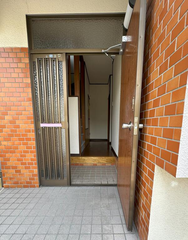 庚午中二丁目戸建の玄関写真