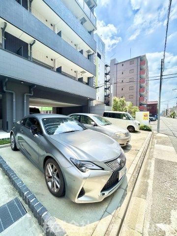 駐車場　駐車場に車を止められます