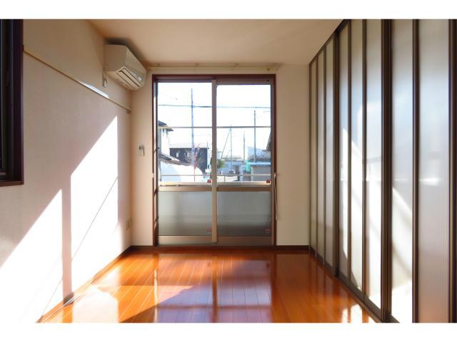 居室・リビング　東側洋室