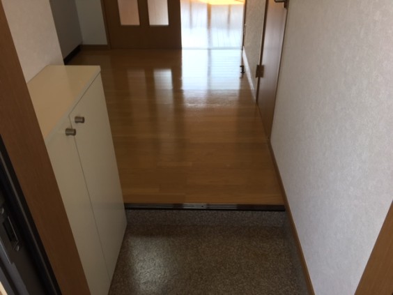 玄関　参考写真　シューズボックスがあります。