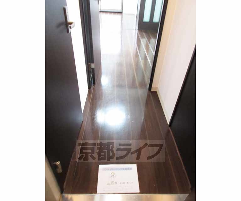 その他部屋・スペース　玄関から続く廊下。