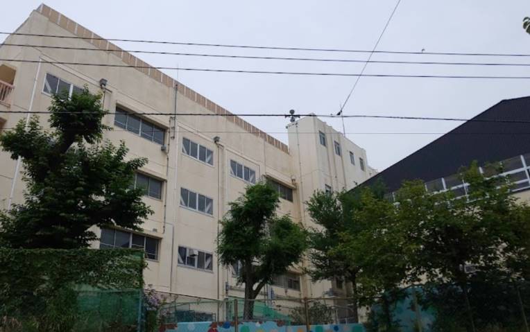 小学校　横浜市立瀬戸ケ谷小学校（小学校）まで1055m