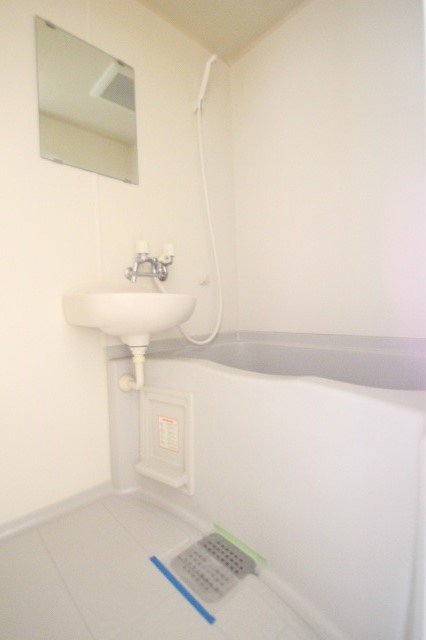バス・シャワールーム　同物件、別号室のものです。
