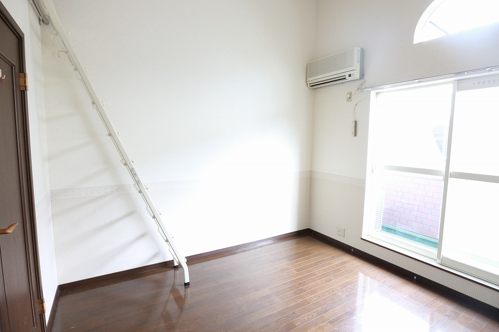 その他部屋・スペース　エアコン1基完備。