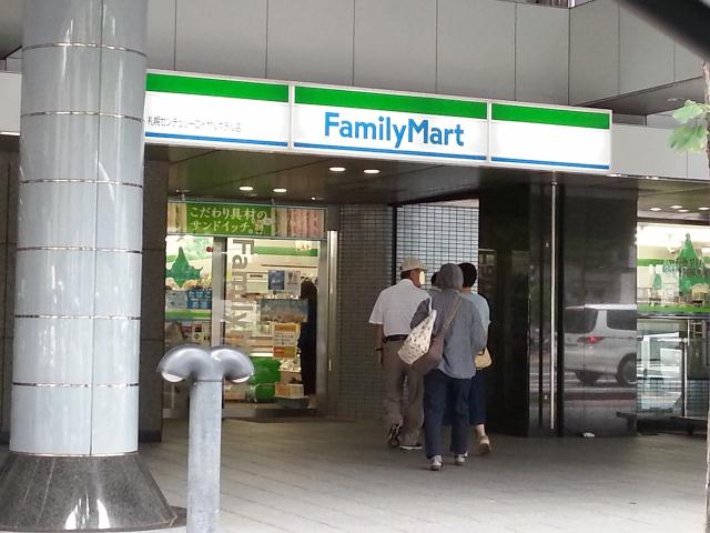 コンビニ　ファミリーマート（コンビニ）まで485m