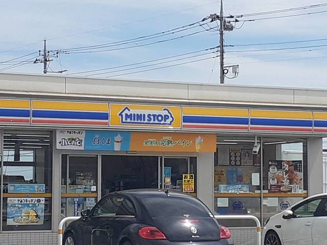 コンビニ　ミニストップ伊勢崎市場店（コンビニ）まで600m