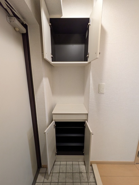 玄関　※リフォーム前の写真です※