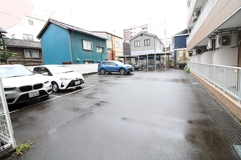 駐車場　敷地内駐車場