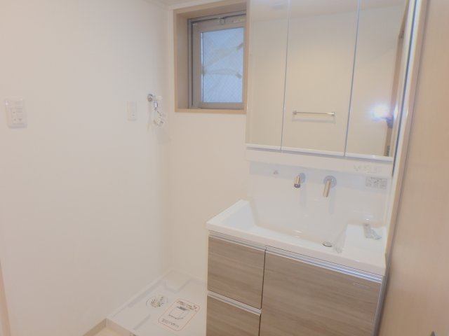 洗面設備　コンパクトで使いやすい洗面所