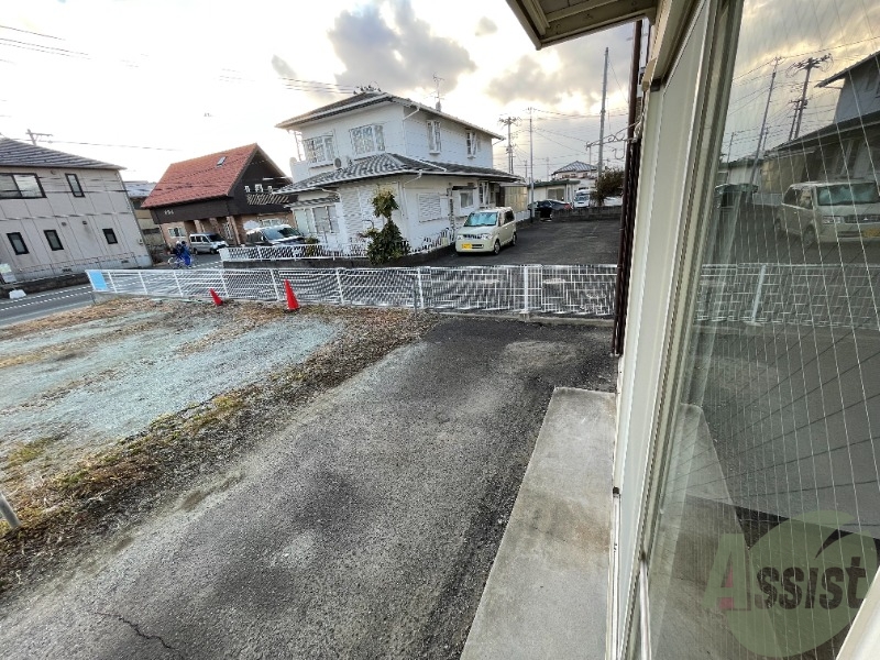 バルコニー　バルコニーは有りませんが、物干し竿が使えるようでした。