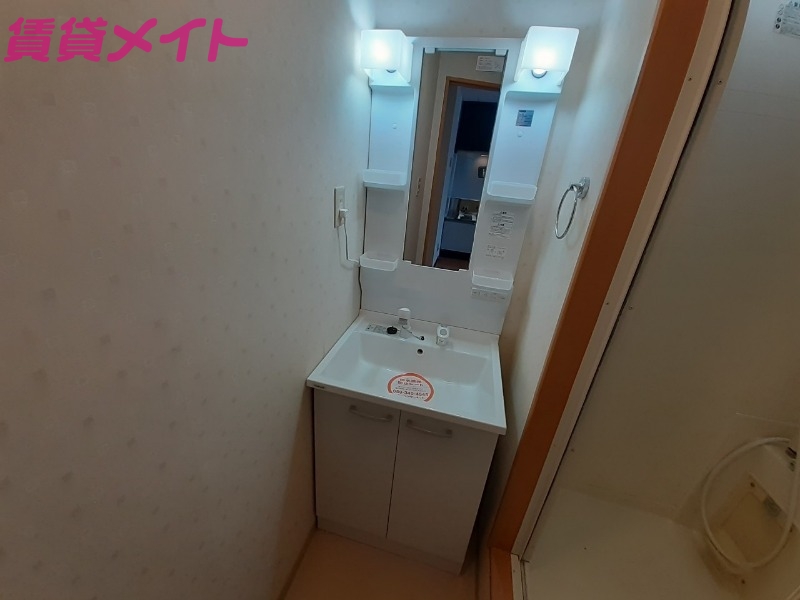 洗面設備　同物件別部屋のお写真です。