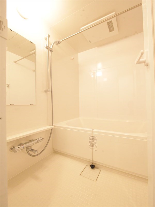 バス・シャワールーム　浴室暖房乾燥機付　追い焚き・オートバス機能付お風呂