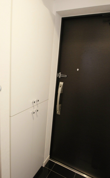 玄関　【女性のお一人暮らしでも安心のセキュリティ♪】住環境良好！